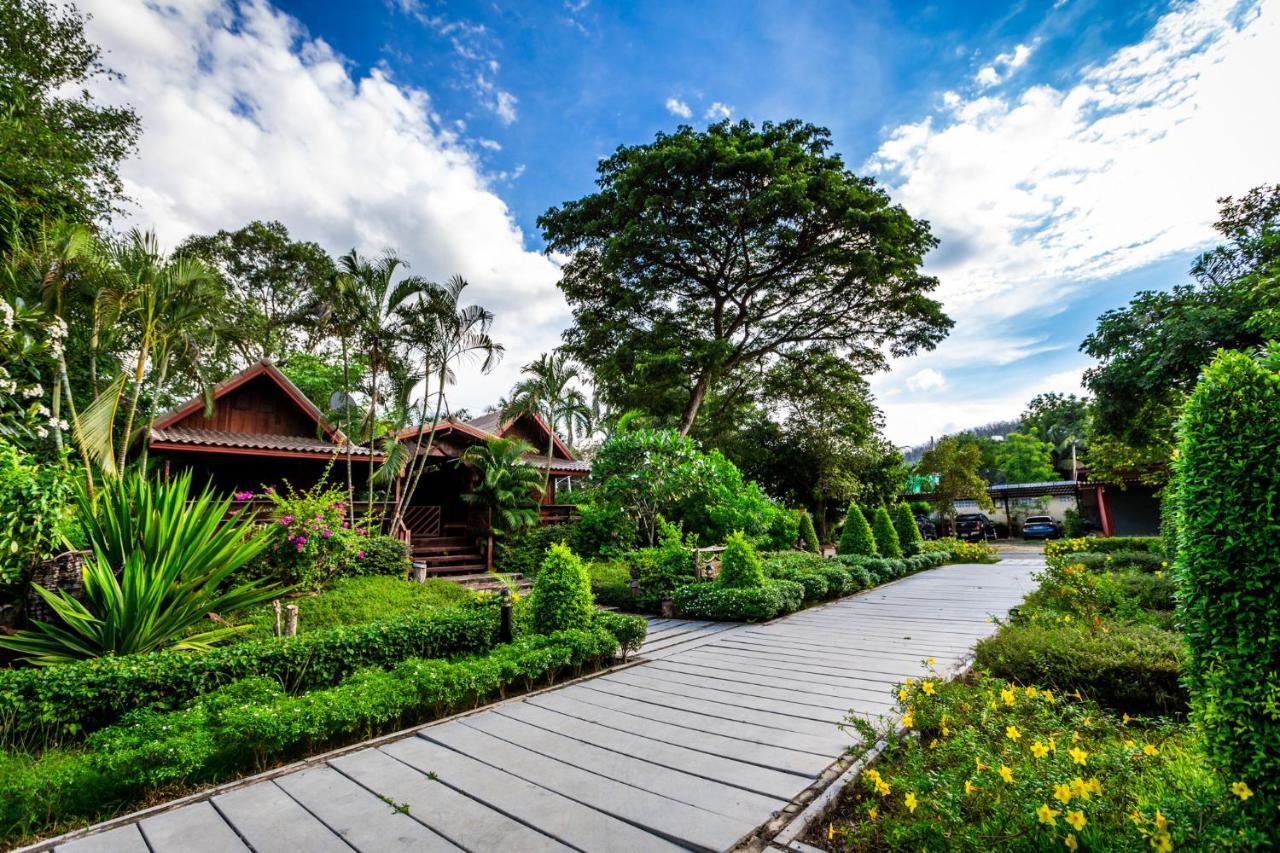 Ruan Kanchanok Pak Chong Exterior foto